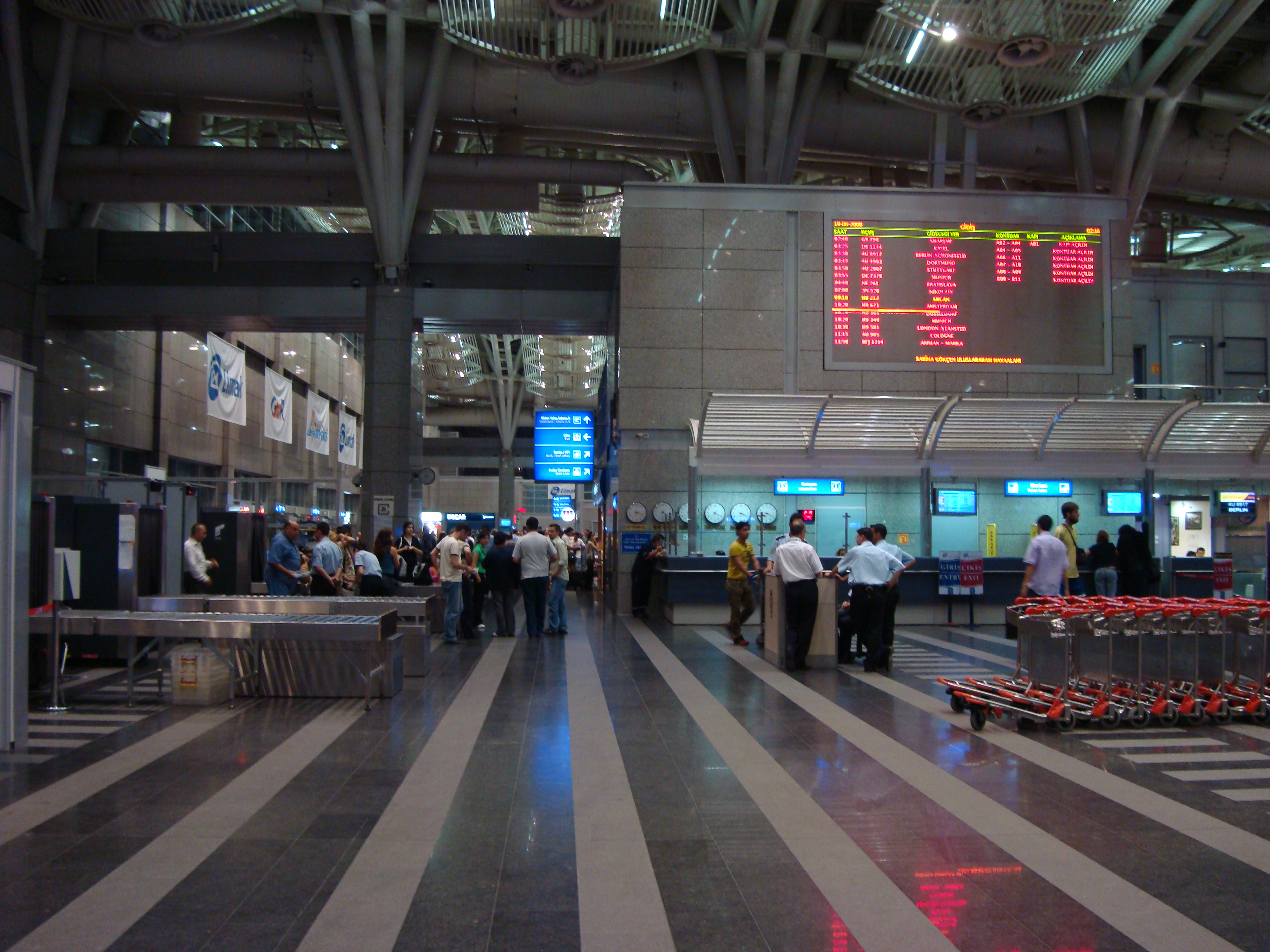 Sabiha Gökçen Airport - llegada